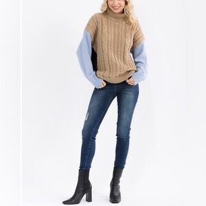 Stylish Cable Knit Sweater with Colorblock Design